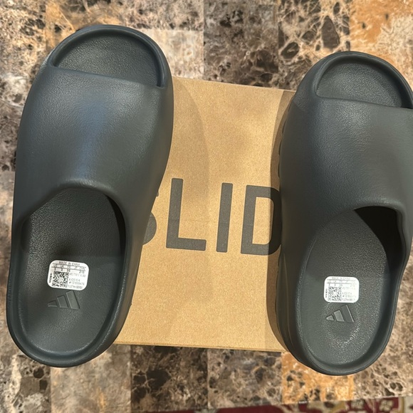 adidas gazelle silver green womens Adidas Yeezy Slide Resin main image 1